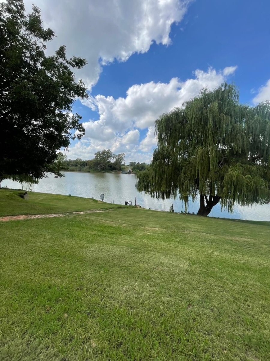 5 Bedroom Property for Sale in Christiana North West